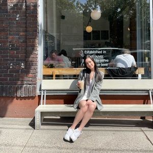 Meet your Posher, Vivian